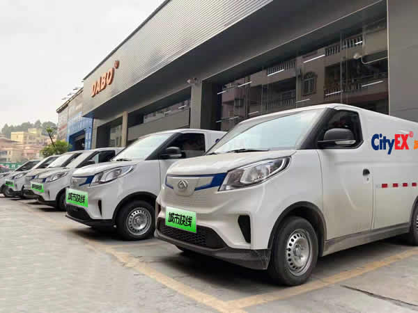 广州上汽大通EV30电动新能源面包车长轴出租